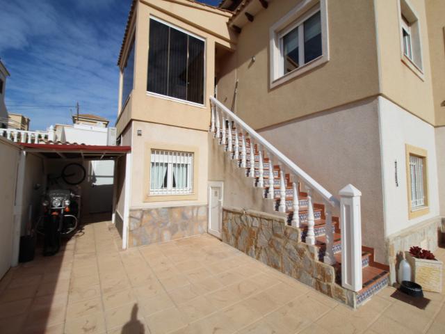 Villa til salg i Villamartín-Las Filipinas (Orihuela)