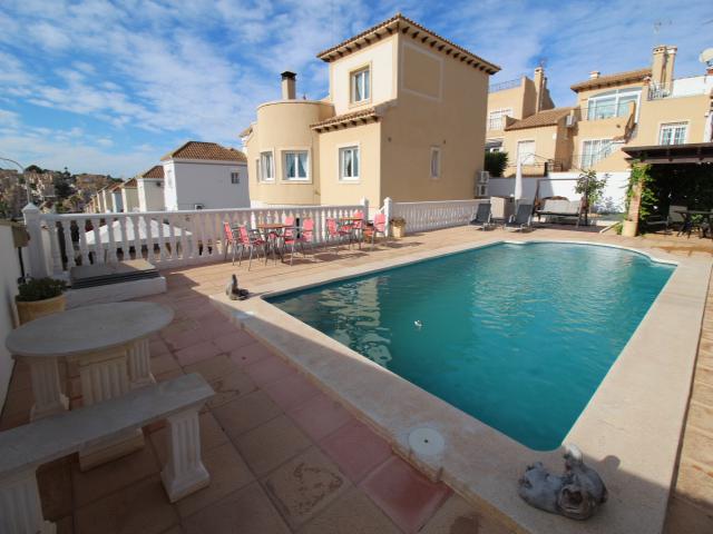 Villa myynnissä Villamartín-Las Filipinas (Orihuela)