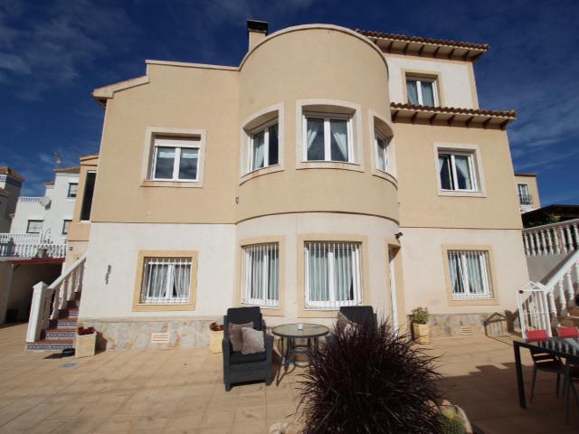 Villa in vendita a Villamartín-Las Filipinas (Orihuela)