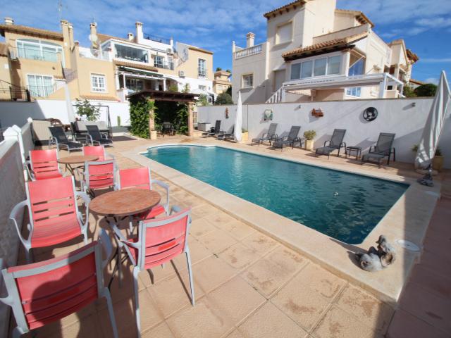 Villa til salg i Villamartín-Las Filipinas (Orihuela)