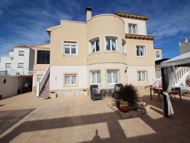 Villa in vendita a Villamartín-Las Filipinas (Orihuela)