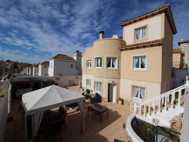 Villa in vendita a Villamartín-Las Filipinas (Orihuela)