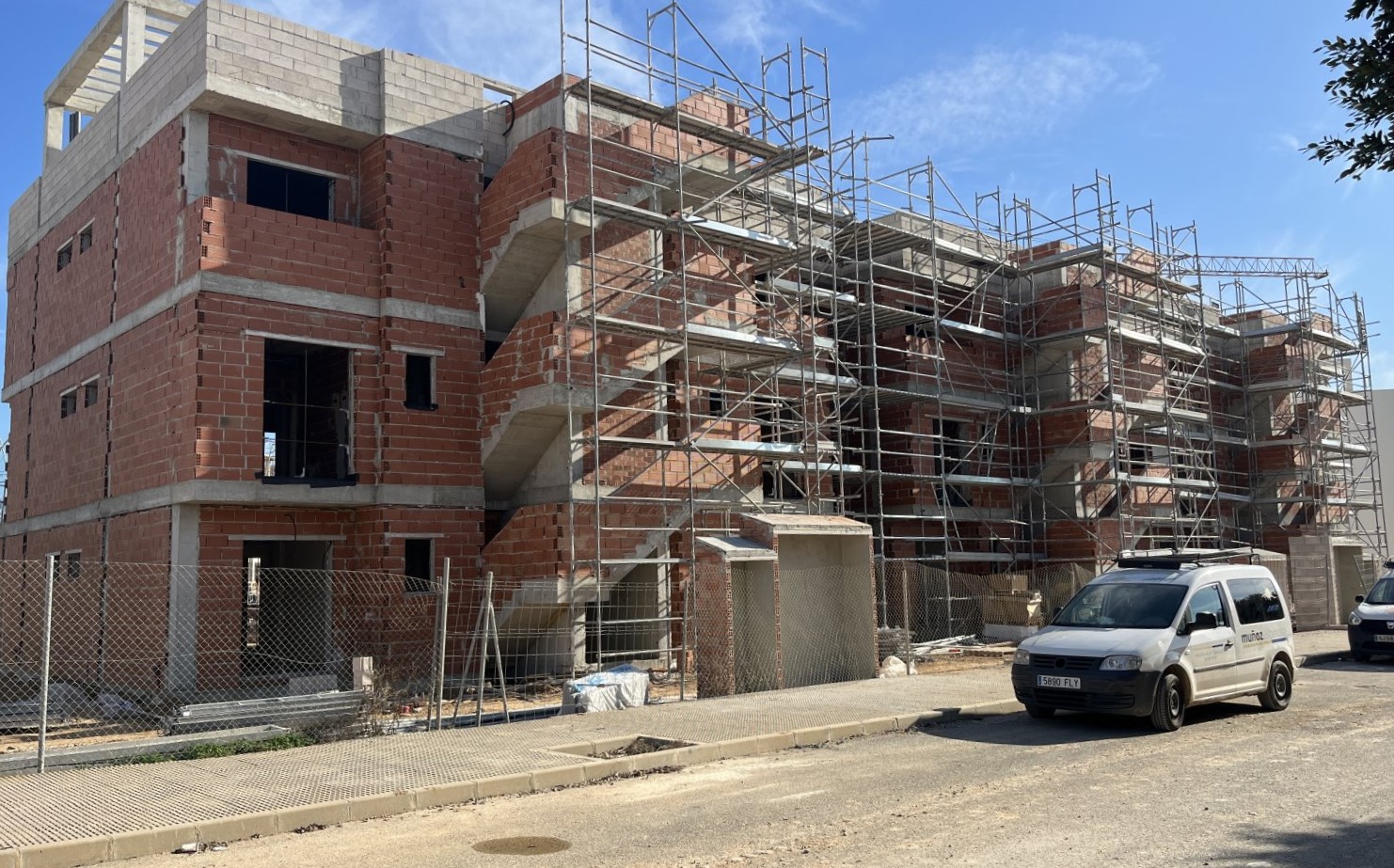 Appartements contemporains dans le quartier populaire d'El Raso, Guardamar.