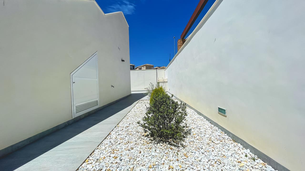 Contemporary villas in Pinar De Campoverde