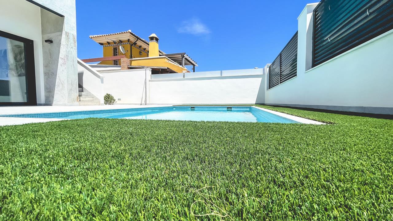 Contemporary villas in Pinar De Campoverde