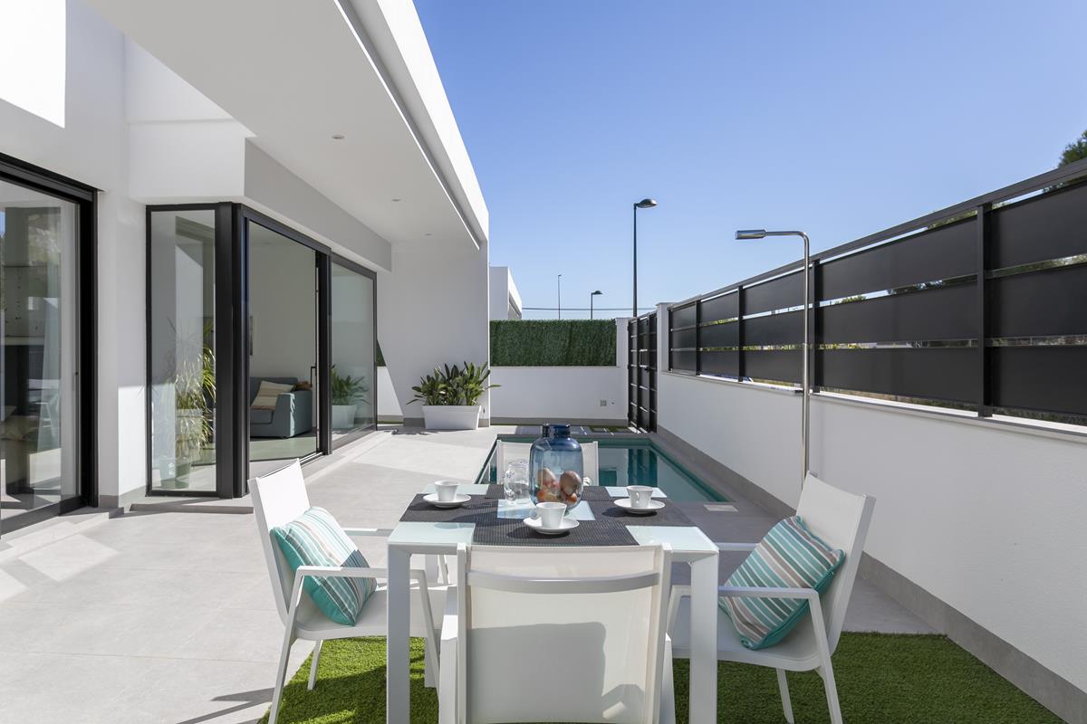 Modern new build villas in Pinar De Campoverde