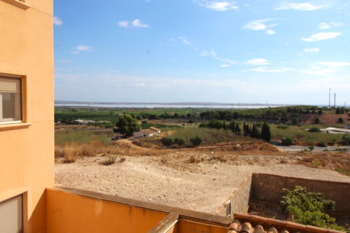 First floor apartment situated in the heart of San Miguel De Salinas