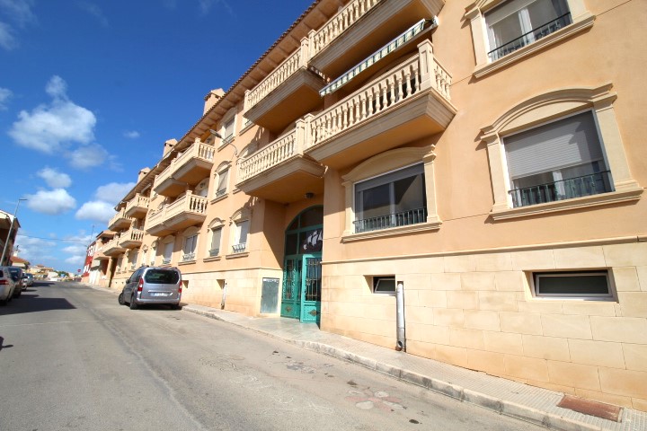 Apartamento en primera planta situado en el corazón de San Miguel De Salinas