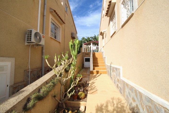 Detached villa in popular Blue Lagoon, Villamartin