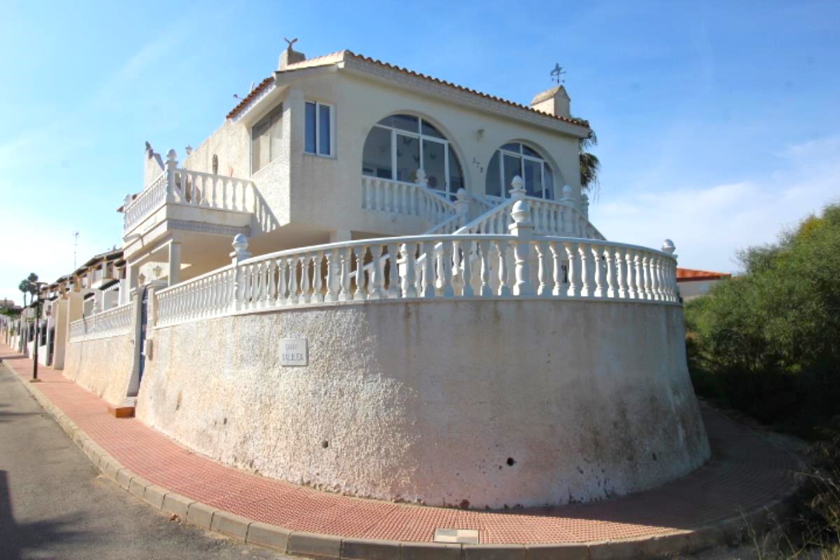 Detached villa in the popular area of Blue Lagoon