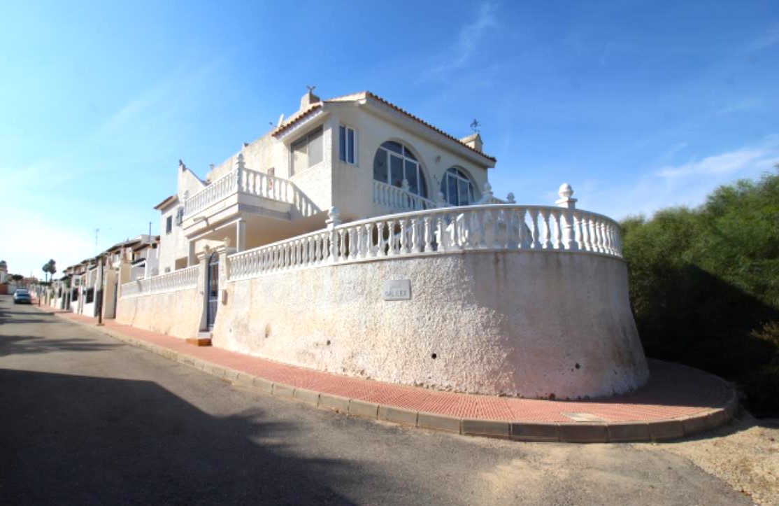 Detached villa in the popular area of Blue Lagoon