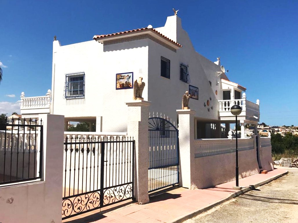 Detached villa in the popular area of Blue Lagoon