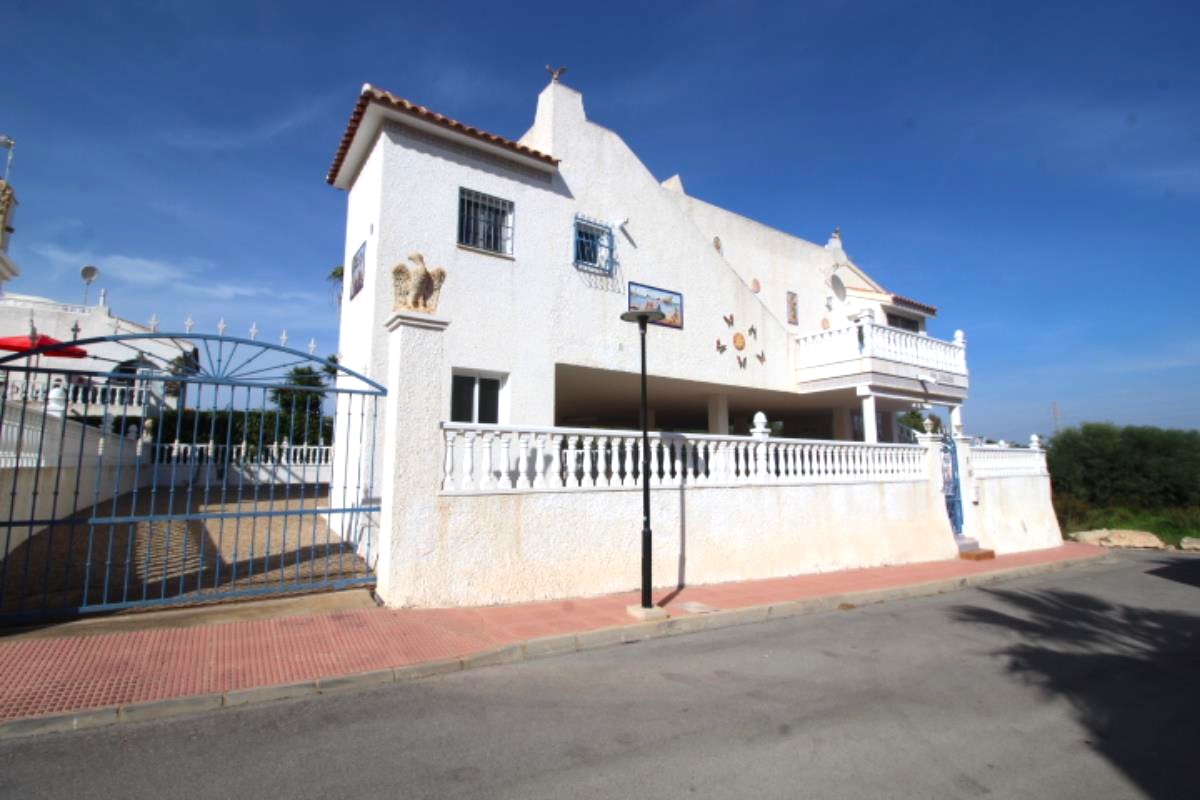 Detached villa in the popular area of Blue Lagoon