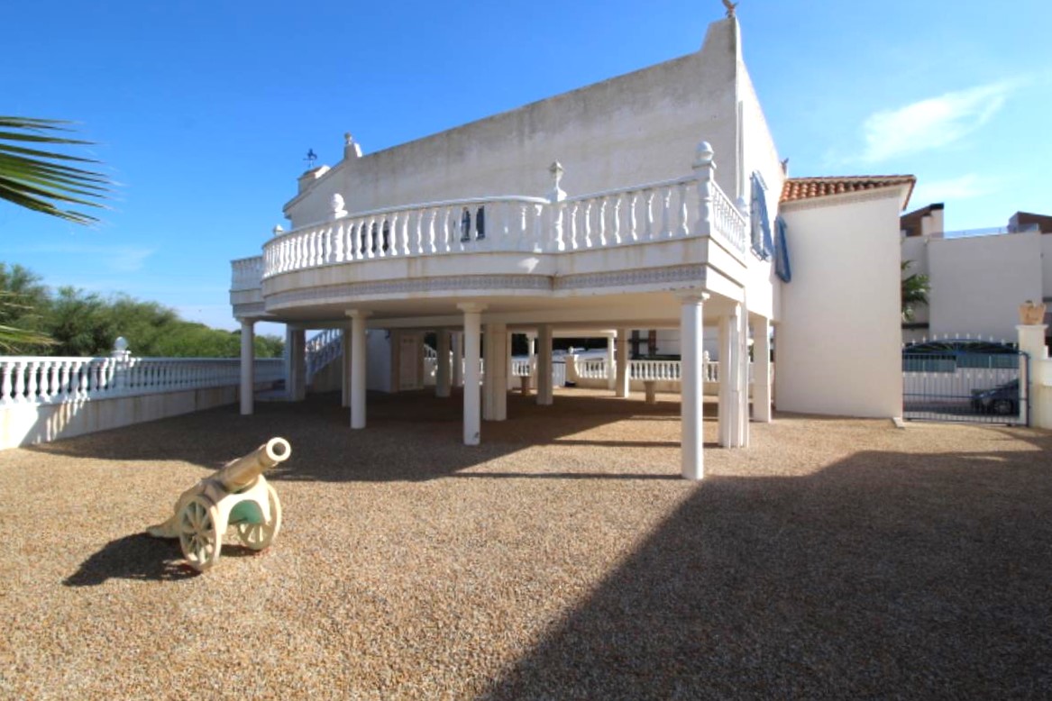 Detached villa in the popular area of Blue Lagoon