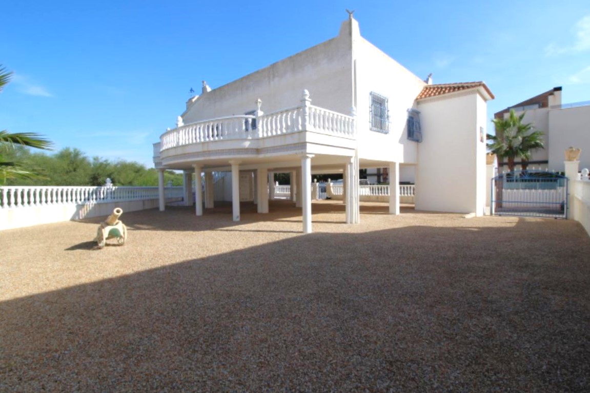 Detached villa in the popular area of Blue Lagoon