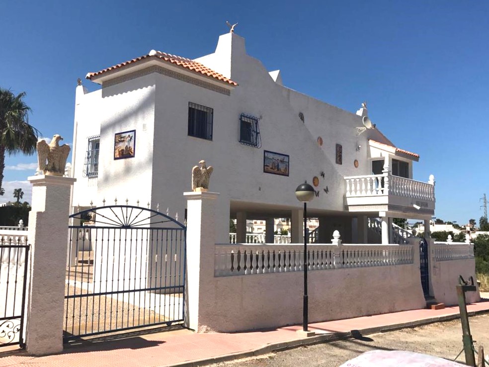 Detached villa in the popular area of Blue Lagoon