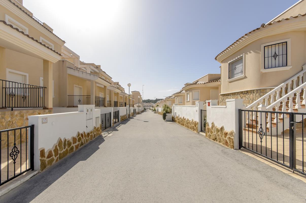 Detached villas in La Cañada