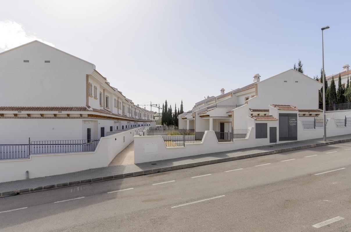 Nie bewohnte Häuser im spanischen Stil in  San Miguel de Salinas