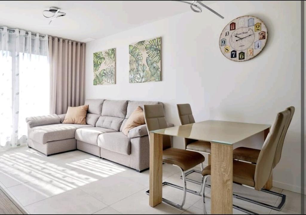 Appartement moderne au rez-de-chaussée à Mil Palmeras