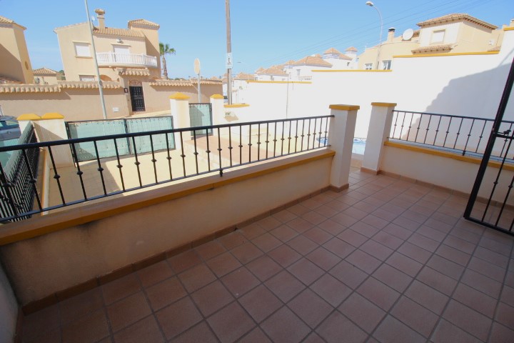 Corner town house for sale in El Galan