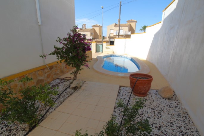 Corner town house for sale in El Galan