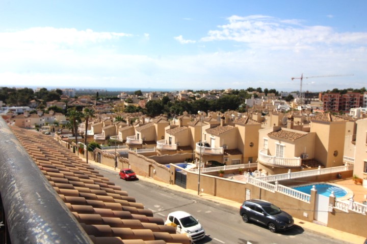 Corner town house for sale in El Galan