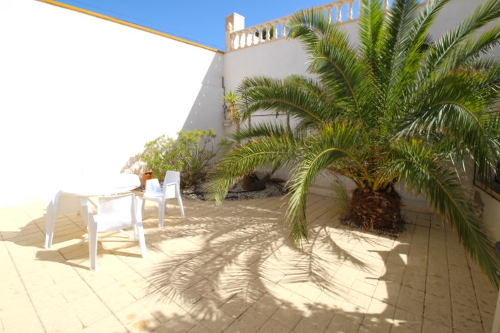 Corner town house for sale in El Galan