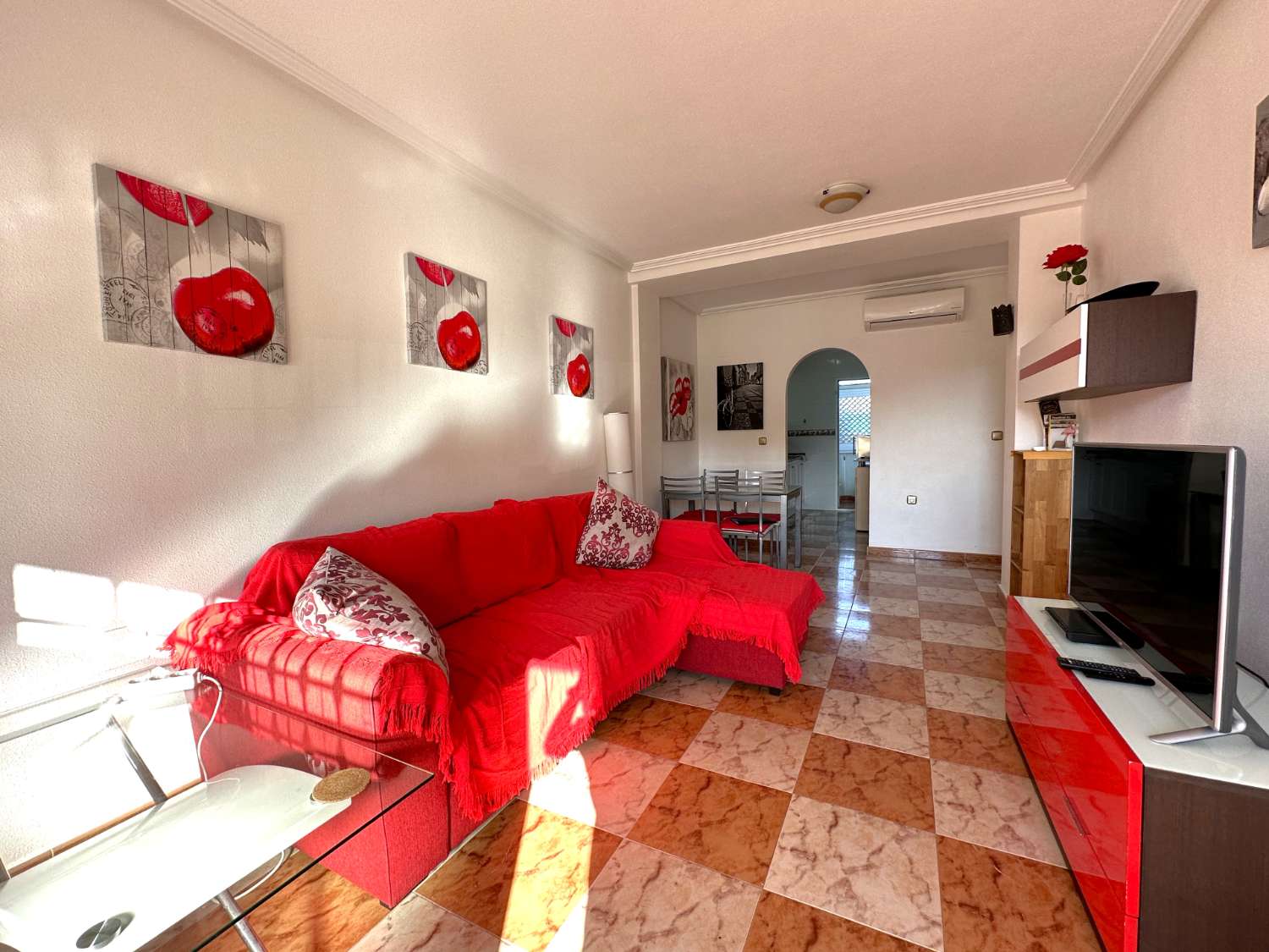 Appartement ensoleillé au rez-de-chaussée, orienté sud, à La Zenia