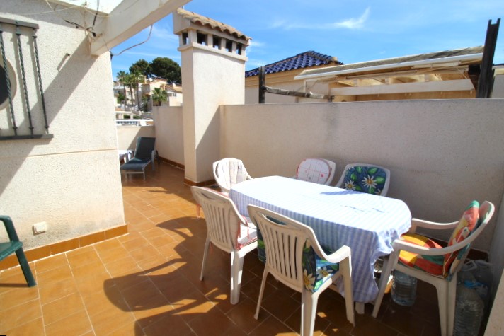 Sunny town-house located in the beautiful area of Villamartin