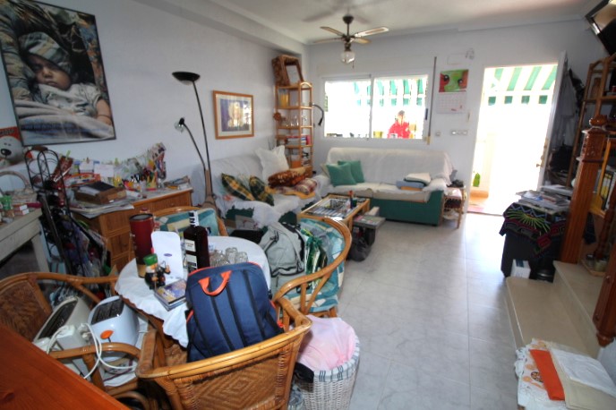 Soleada casa adosada situada en la bonita zona de Villamartin