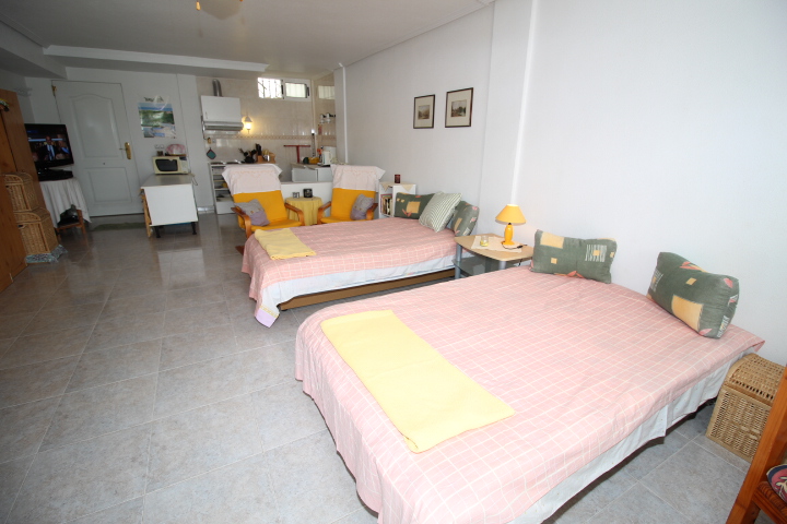 Sunny town-house located in the beautiful area of Villamartin