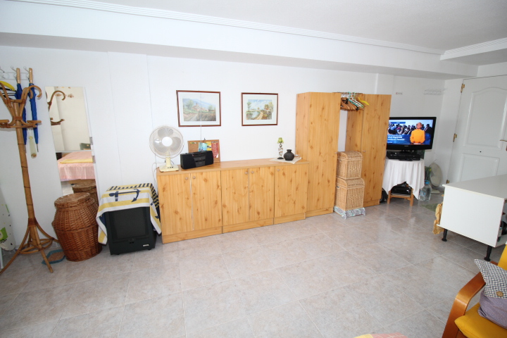 Sunny town-house located in the beautiful area of Villamartin