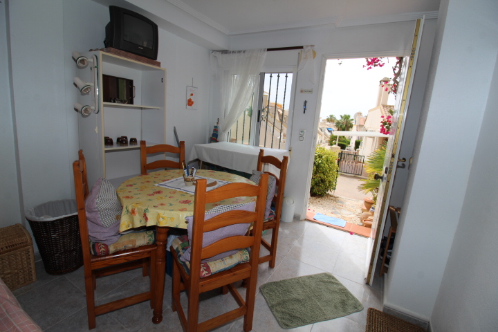 Sunny town-house located in the beautiful area of Villamartin