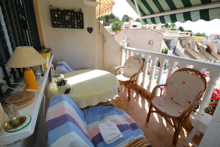 Sunny town-house located in the beautiful area of Villamartin