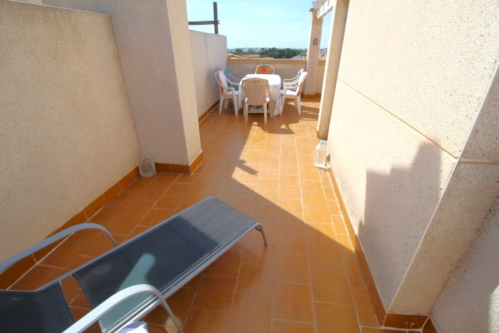 Sunny town-house located in the beautiful area of Villamartin