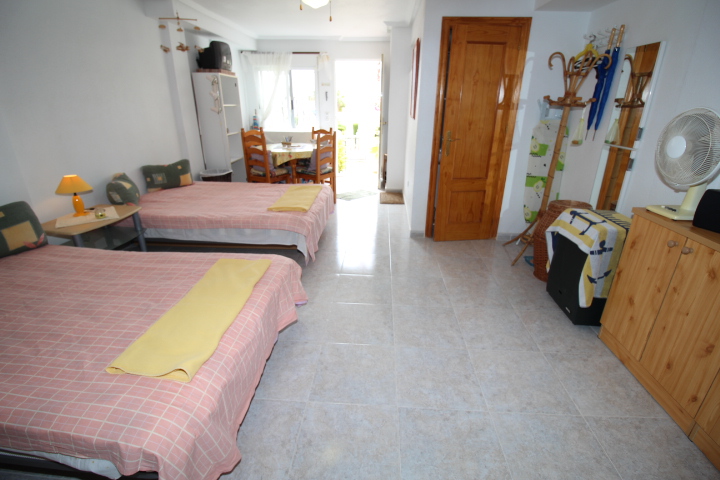 Sunny town-house located in the beautiful area of Villamartin