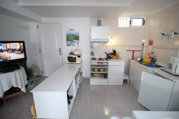 Sunny town-house located in the beautiful area of Villamartin