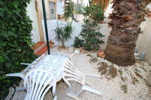 Sunny town-house located in the beautiful area of Villamartin