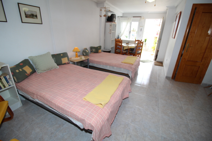 Sunny town-house located in the beautiful area of Villamartin