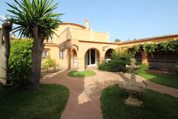 South facing villa in San Luis