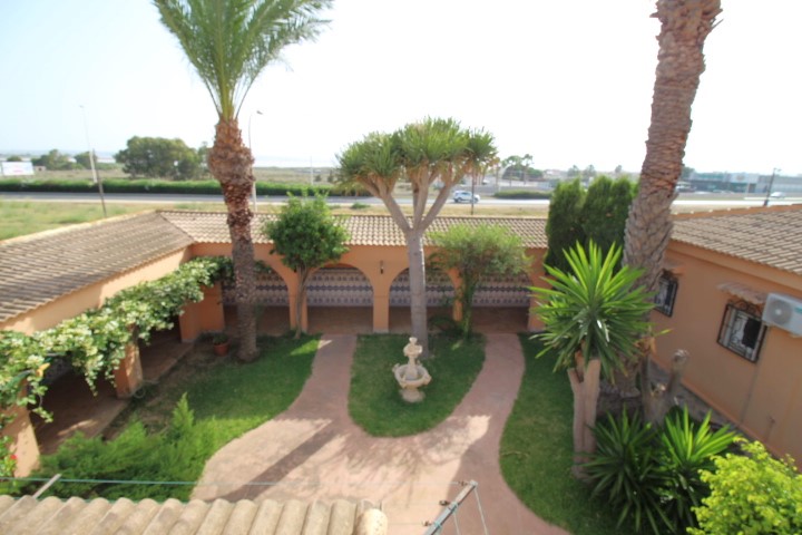 Villa te koop in La Siesta (Torrevieja)