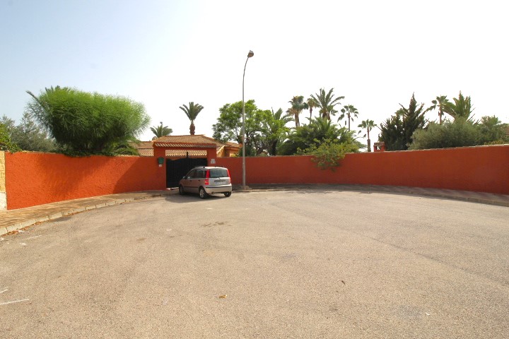 South facing villa in San Luis