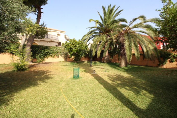 Villa till salu i La Siesta (Torrevieja)