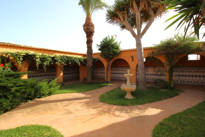 South facing villa in San Luis