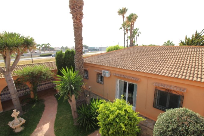 Villa te koop in La Siesta (Torrevieja)