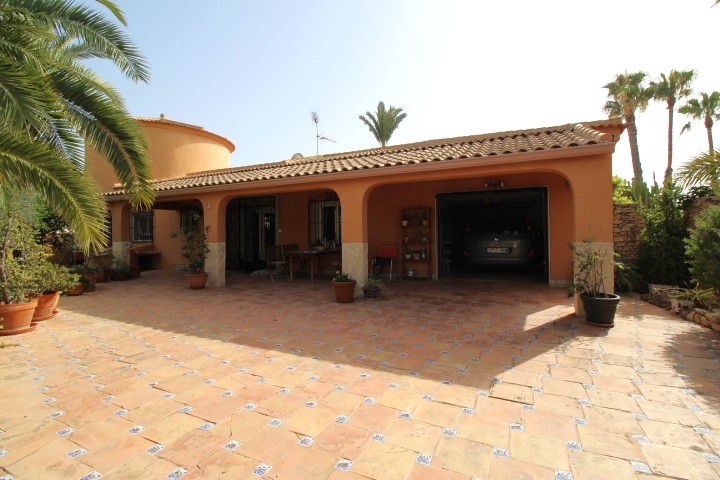 South facing villa in San Luis