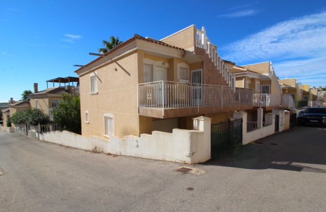 Detached villa in popular Montegolf, Villamartin