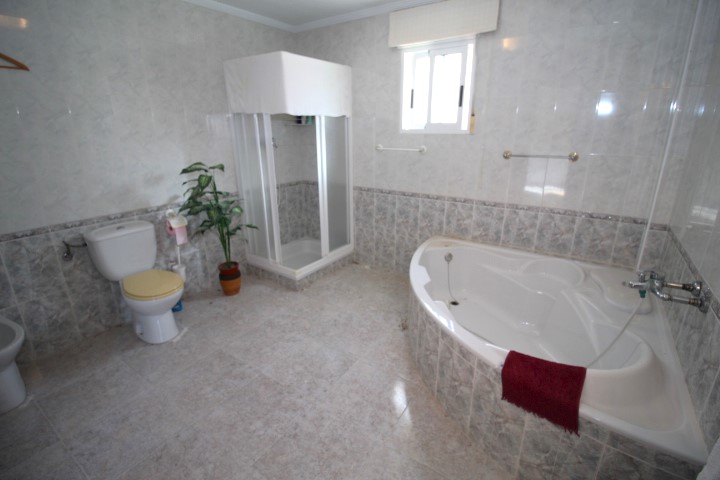 Detached villa in popular Montegolf, Villamartin