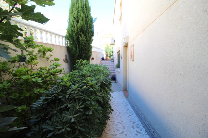 Corner bungalow in Montegolf, Villamartin