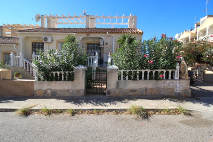 Corner bungalow in Montegolf, Villamartin